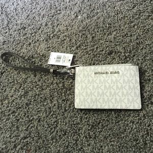 MICHAEL KORS COIN PURSE WRISTLET
